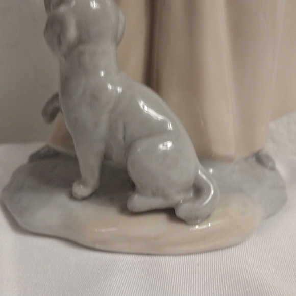 𝅺ZAPHIR Lladro peasant woman carrying basket with puppy handmade in Spain - Picture 9 of 11